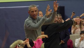 Обама «зажег» вместе со школьниками (ВИДЕО)