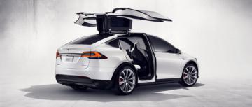 Tesla показала снимки будущего кроссовера (ФОТО)