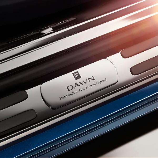 Компания Rolls-Royce частично рассекретила новый кабриолет (ФОТО)