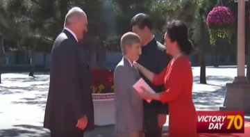 Поведение сына Лукашенко в Китае стало хитом в интернете (ВИДЕО)