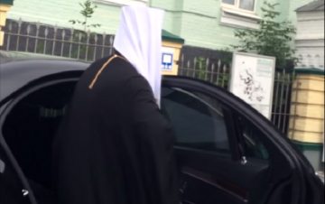 Прославившийся священник на “Мерседесе” рассказал о конфликте с киевской полицией (ВИДЕО)