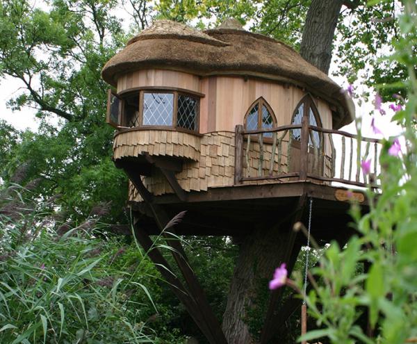 Жизнь над землей. Самые крутые дома на деревьях (ФОТО)