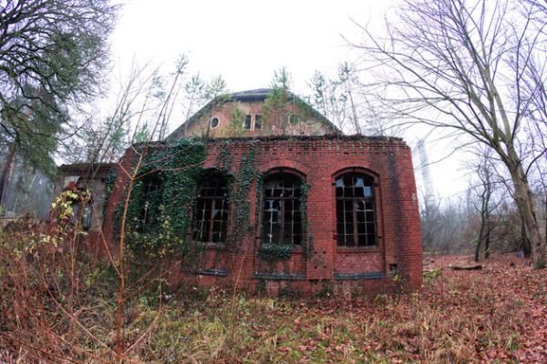 Жуткие места на планете. Заброшенная больница Гитлера (ФОТО)