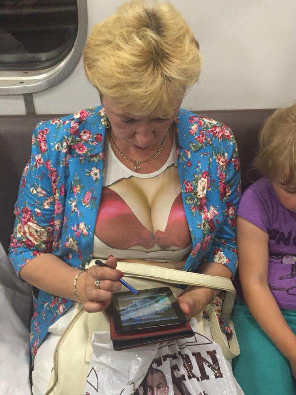 Необычные пассажиры метро, которые выделяются из толпы (ФОТО)