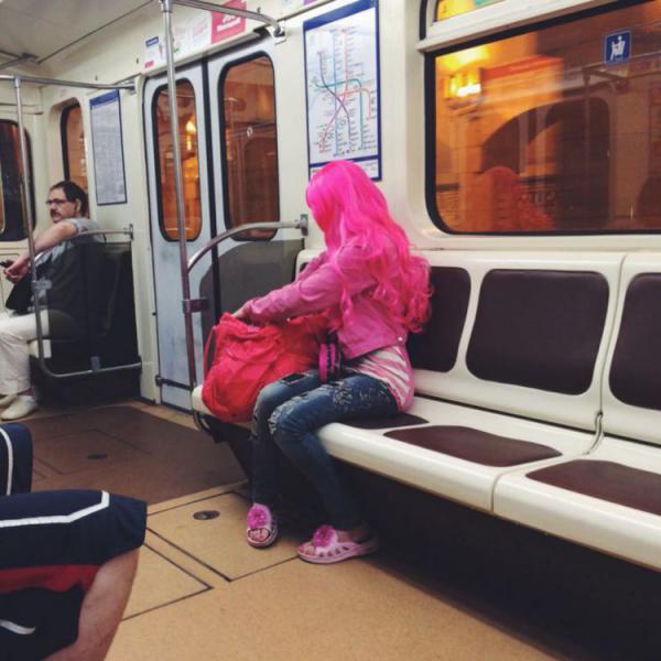 Необычные пассажиры метро, которые выделяются из толпы (ФОТО)
