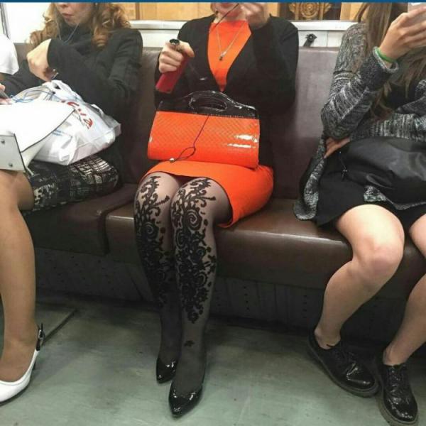 Необычные пассажиры метро, которые выделяются из толпы (ФОТО)
