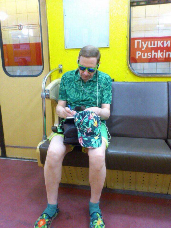 Необычные пассажиры метро, которые выделяются из толпы (ФОТО)