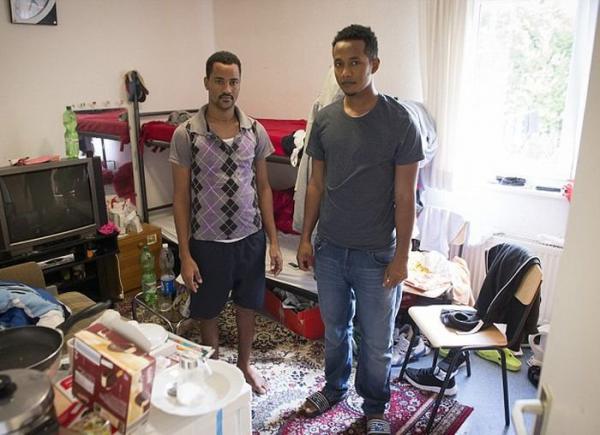 В Германии беженцев поселили в бывший концлагерь Бухенвальд (ФОТО)