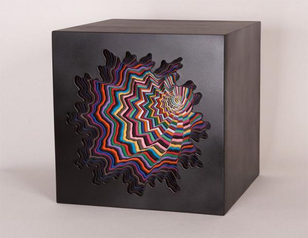 Объем и краски. Гипнотические скульптуры из бумаги (ФОТО)