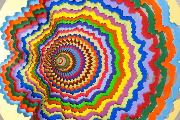 Объем и краски. Гипнотические скульптуры из бумаги (ФОТО)