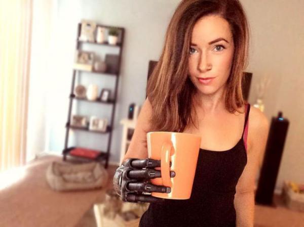 Девушка с протезом покорила мир моды (ФОТО)