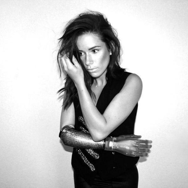 Девушка с протезом покорила мир моды (ФОТО)