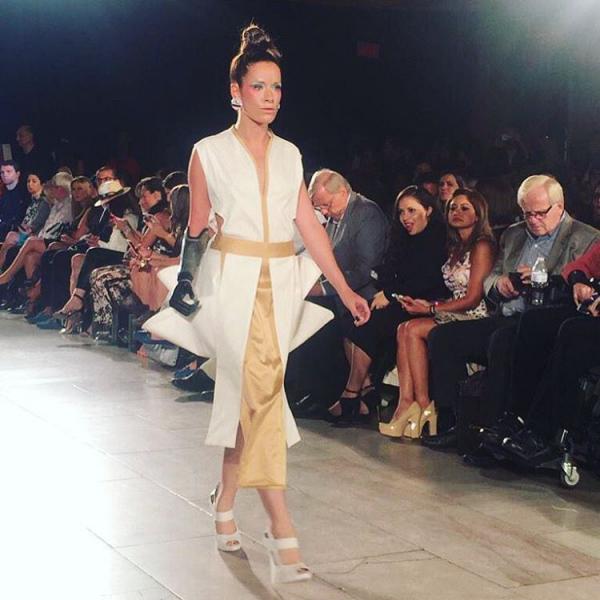 Девушка с протезом покорила мир моды (ФОТО)