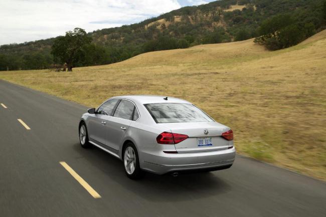 Volkswagen представил обновленную версию Passat (ФОТО)