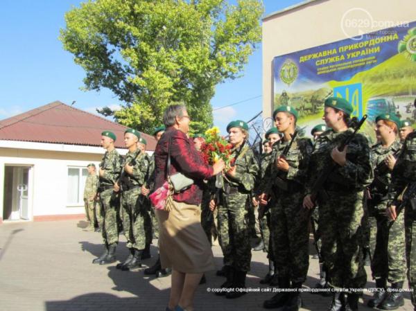 В Мариуполе девушки идут в пограничники (ФОТО)