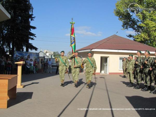В Мариуполе девушки идут в пограничники (ФОТО)