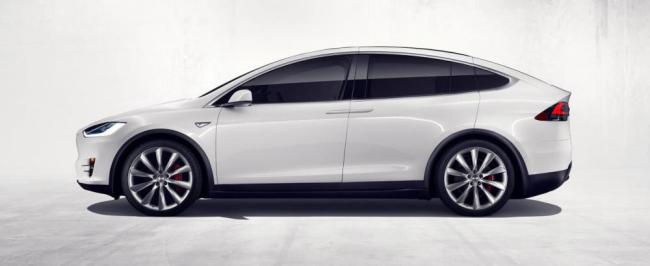 Tesla представила первый электрокроссовер (ФОТО)