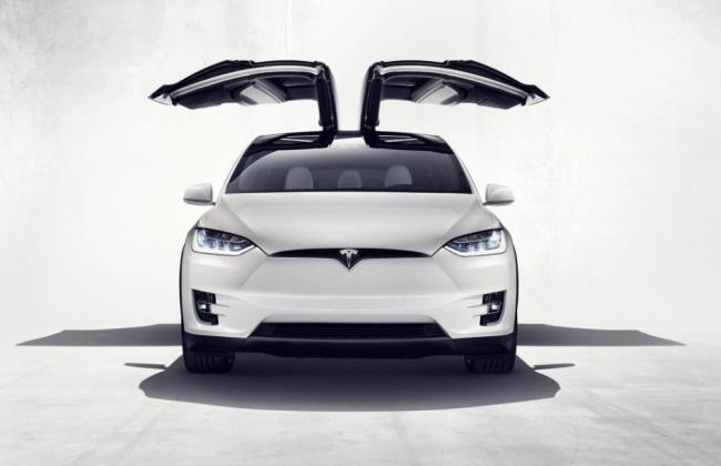 Tesla представила первый электрокроссовер (ФОТО)