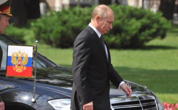 Путин приехал на переговоры «нормандской четверки» на самом шикарном авто (ФОТО)