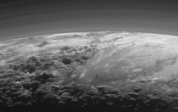 Захватывающий полет над спутником Плутона от NASA (ВИДЕО)