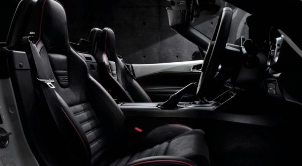 Mazda представила новую MX-5 RS (ФОТО)