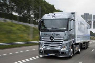 Mercedes испытывает полуавтономный грузовик Actros на дорогах общего пользования