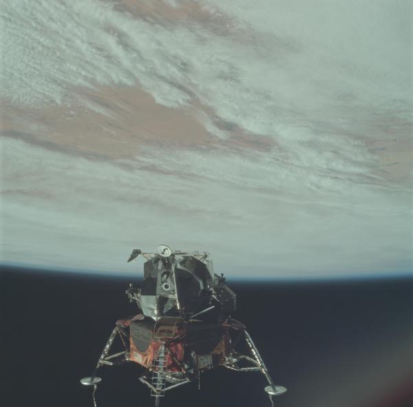 Тайна NASA: в Интернете появились тысячи ранее не опубликованных фотографий  космоса (ФОТО)