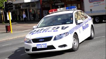 Угонщик автомобилей из Австралии попробовал скрыться от полиции в океане (ВИДЕО)