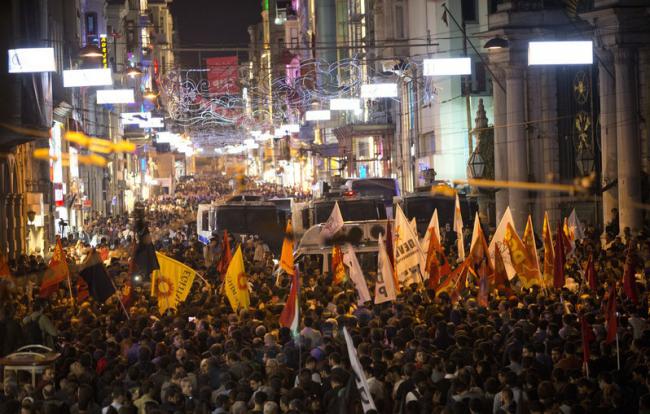 События в Анкаре вызвали массовые протесты в Стамбуле (ФОТО)