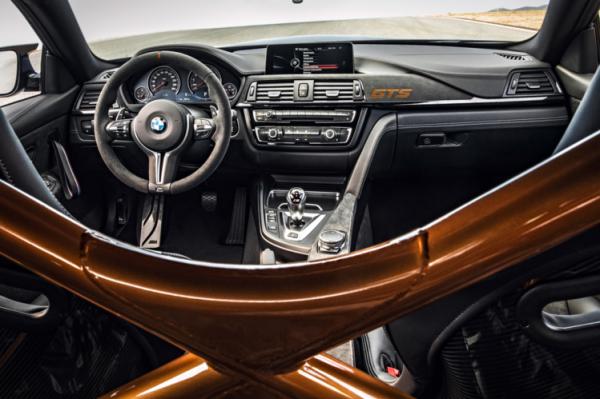 Компания BMW представила гоночную версию купе BMW M4 (ФОТО)