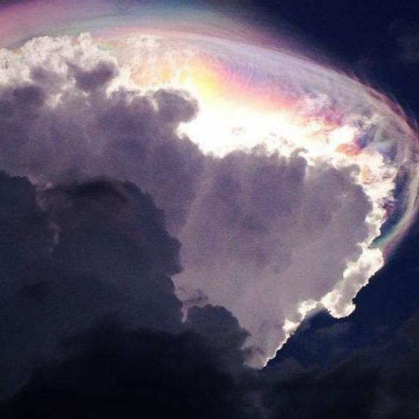 Необычное явление в небе приняли за конец света (ФОТО)