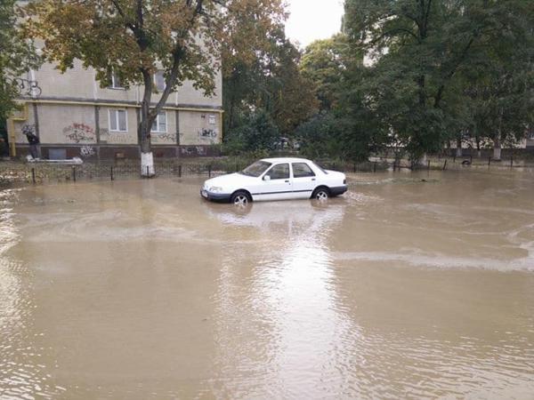 Киев затопило кипятком (ФОТО)