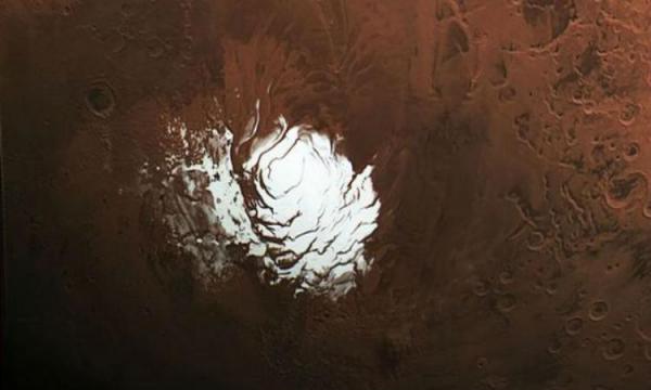 Ученые запечатлели замерзшую воду на Марсе (ФОТО)