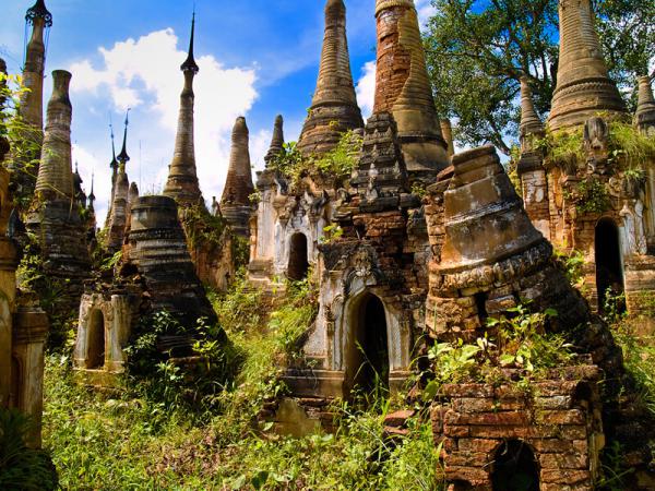 Затерянная храмовая деревня в джунглях Мьянмы (ФОТО)