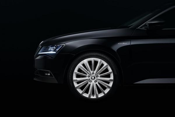 Skoda представила гламурный Superb Black Crystal (ФОТО)