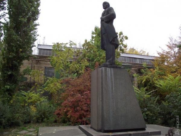 В Одессе памятник Ленину трансформировался в памятник Дарту Вейдеру (ФОТО)