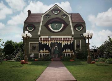 Американский дизайнер отличилась оригинальным украшением дома на Хэллоуин (ФОТО)