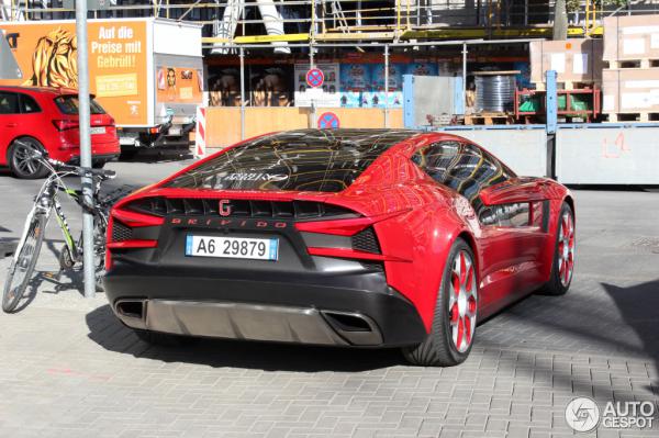 На улицах Германии заметили уникальный спортивный автомобиль (ФОТО)