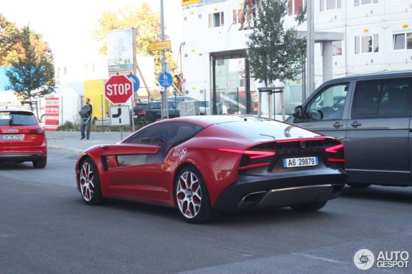 На улицах Германии заметили уникальный спортивный автомобиль (ФОТО)