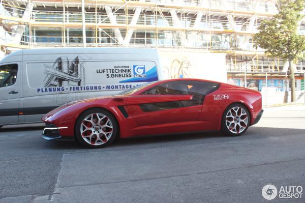 На улицах Германии заметили уникальный спортивный автомобиль (ФОТО)