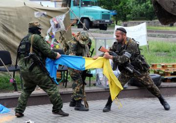 Сепаратисты уничтожили украинскую символику в Донецке (ФОТО)