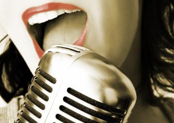 Психологи выяснили, почему люди научились петь