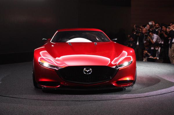 В компании Mazda продемонстрировали публике новый спорткар (ФОТО)