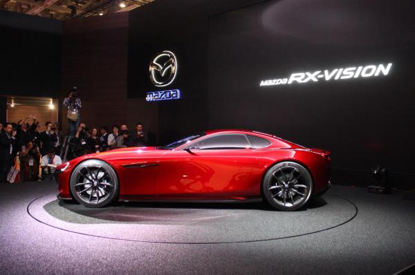 В компании Mazda продемонстрировали публике новый спорткар (ФОТО)