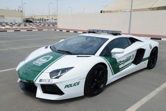 Невероятный автопарк полиции Дубая дополнил Porsche 918 Spyder (ФОТО)