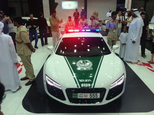 Невероятный автопарк полиции Дубая дополнил Porsche 918 Spyder (ФОТО)