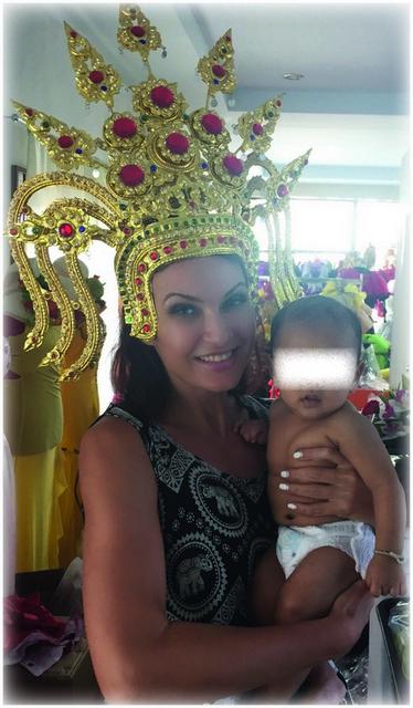 Эвелина Бледанс хочет усыновить ребенка из Таиланда (ФОТО)