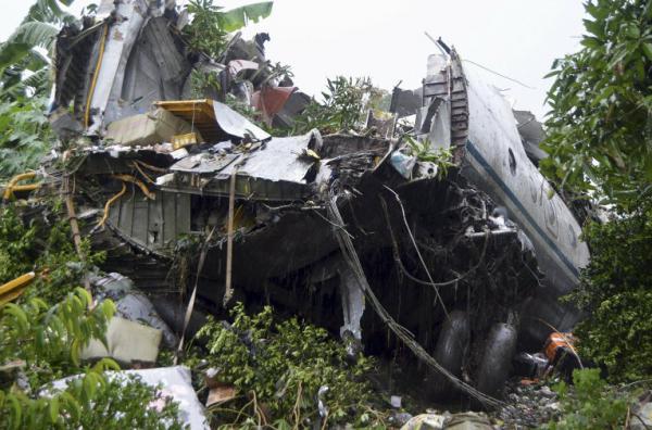 Авиакатастрофа самолета АН-12 с российским экипажем в Южном Судане (ФОТО)