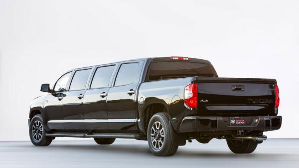 Toyota показала миру восьмидверный пикап (ФОТО)