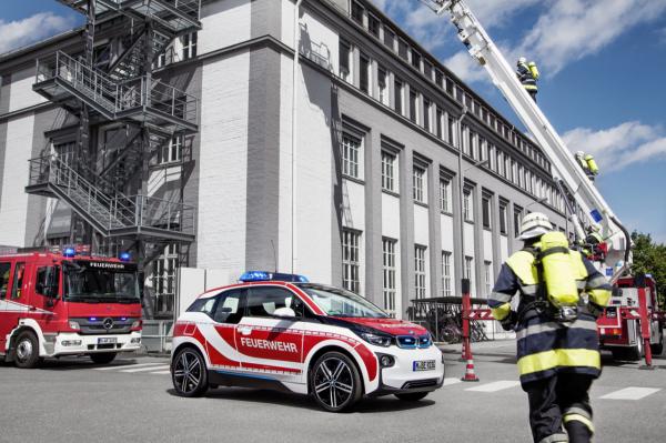 BMW продемонстрировал модификацию электрокара i3 Fire Car (ФОТО)